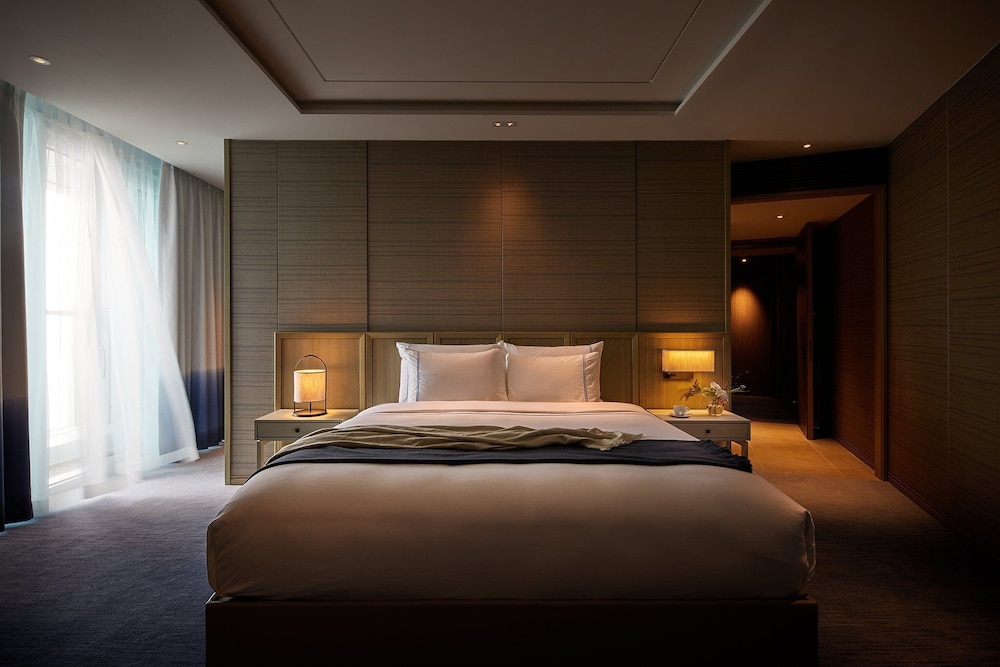 SIGNIEL, PREMIER, DOUBLE BED, HARBOUR VIEW