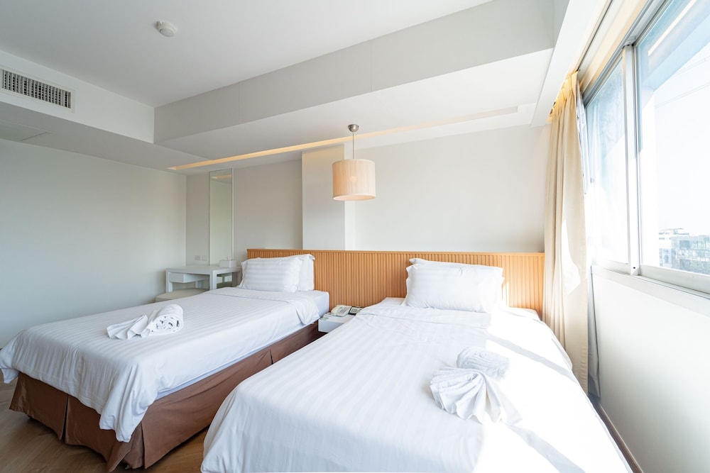 BUSINESS, TWIN BEDS