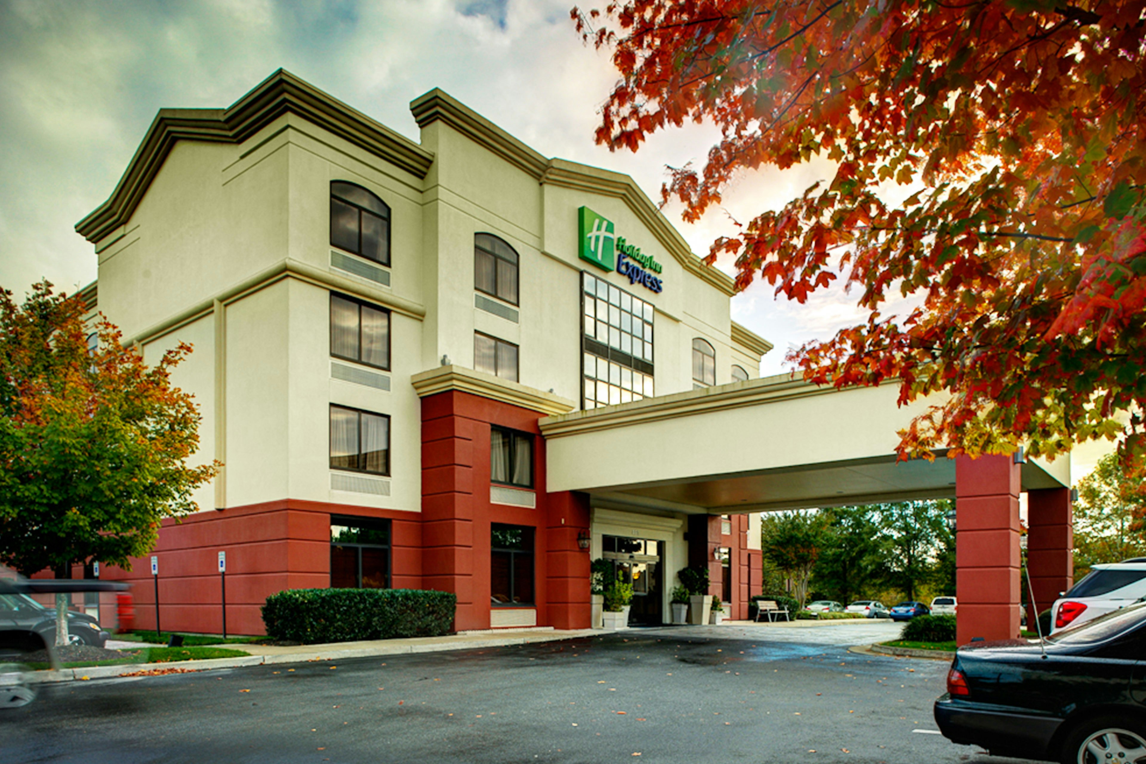Holiday Inn Express Richmond Airport 55/60