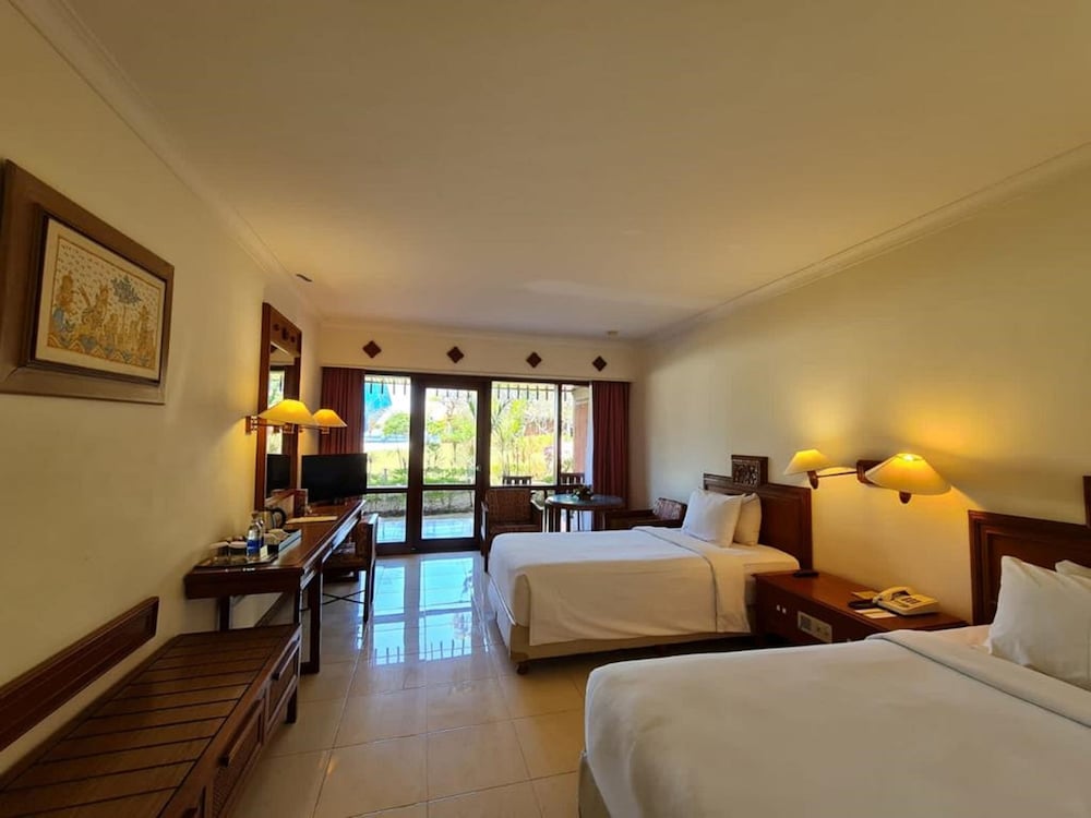 Bali Beach Hotel 13/50