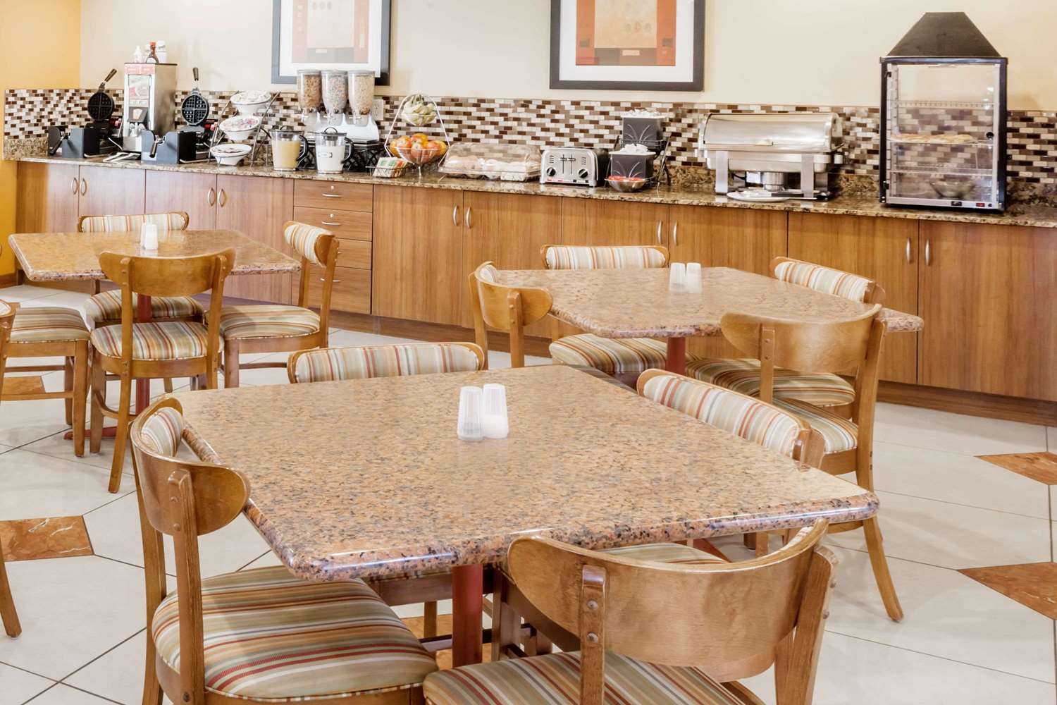 Microtel Inn Suites by Wyndham South Bend at Notre Dame 7/11