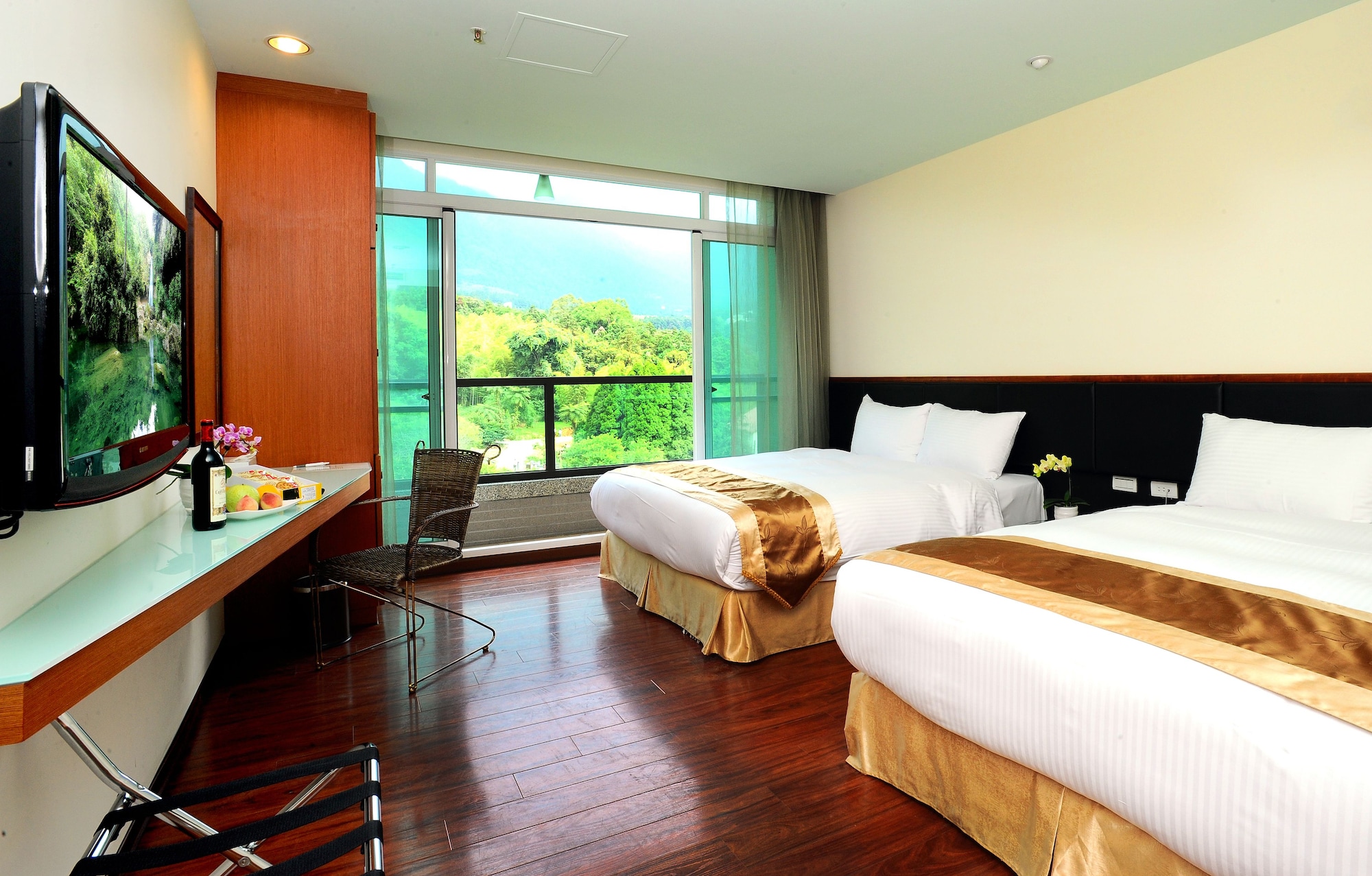 ROOM, QUADRUPLE