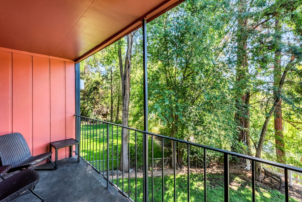 Bend Riverside Inn &amp; Suites 31/51