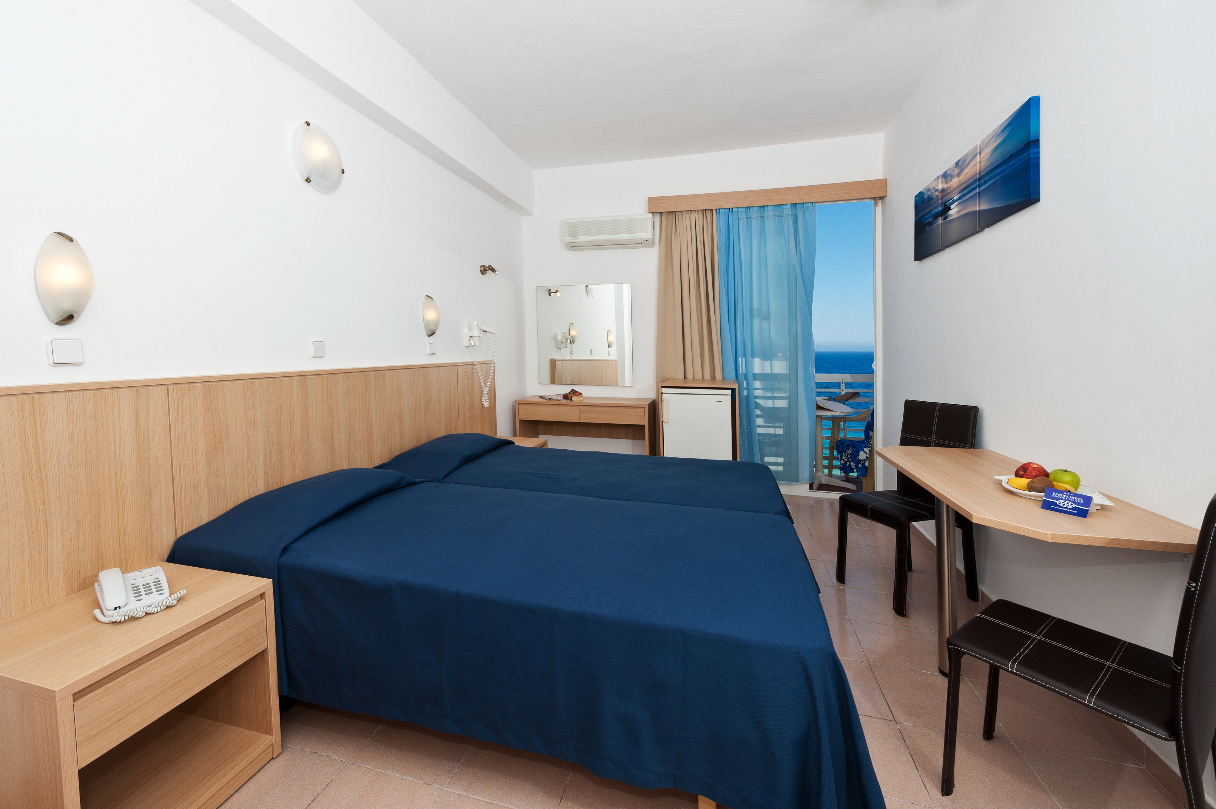 DOUBLE ROOM