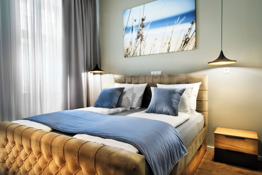SUPERIOR, DOUBLE BED