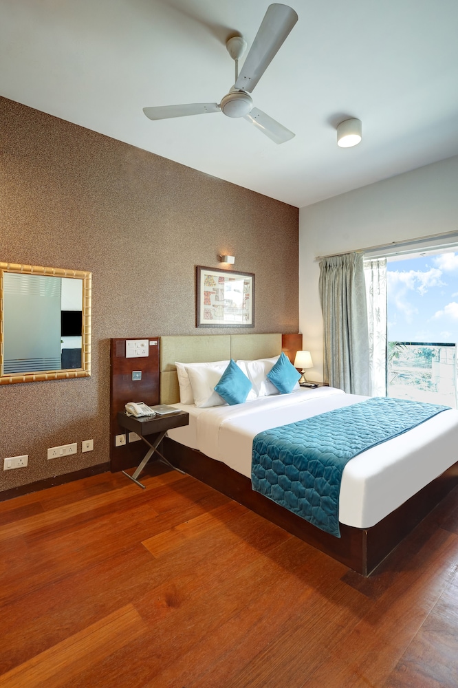 Stately Suites, Golf Course Road 23/58