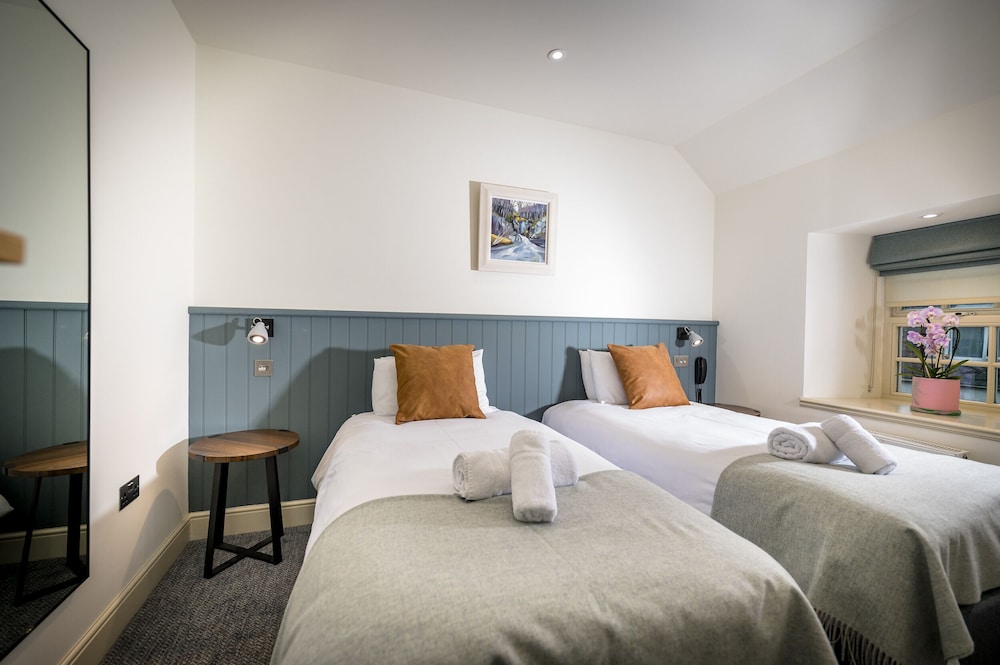 The Loch Ness Inn 8/45