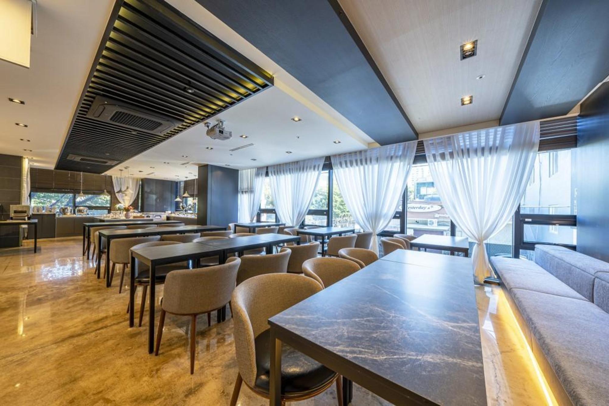 R&B Business Hotel 38/42