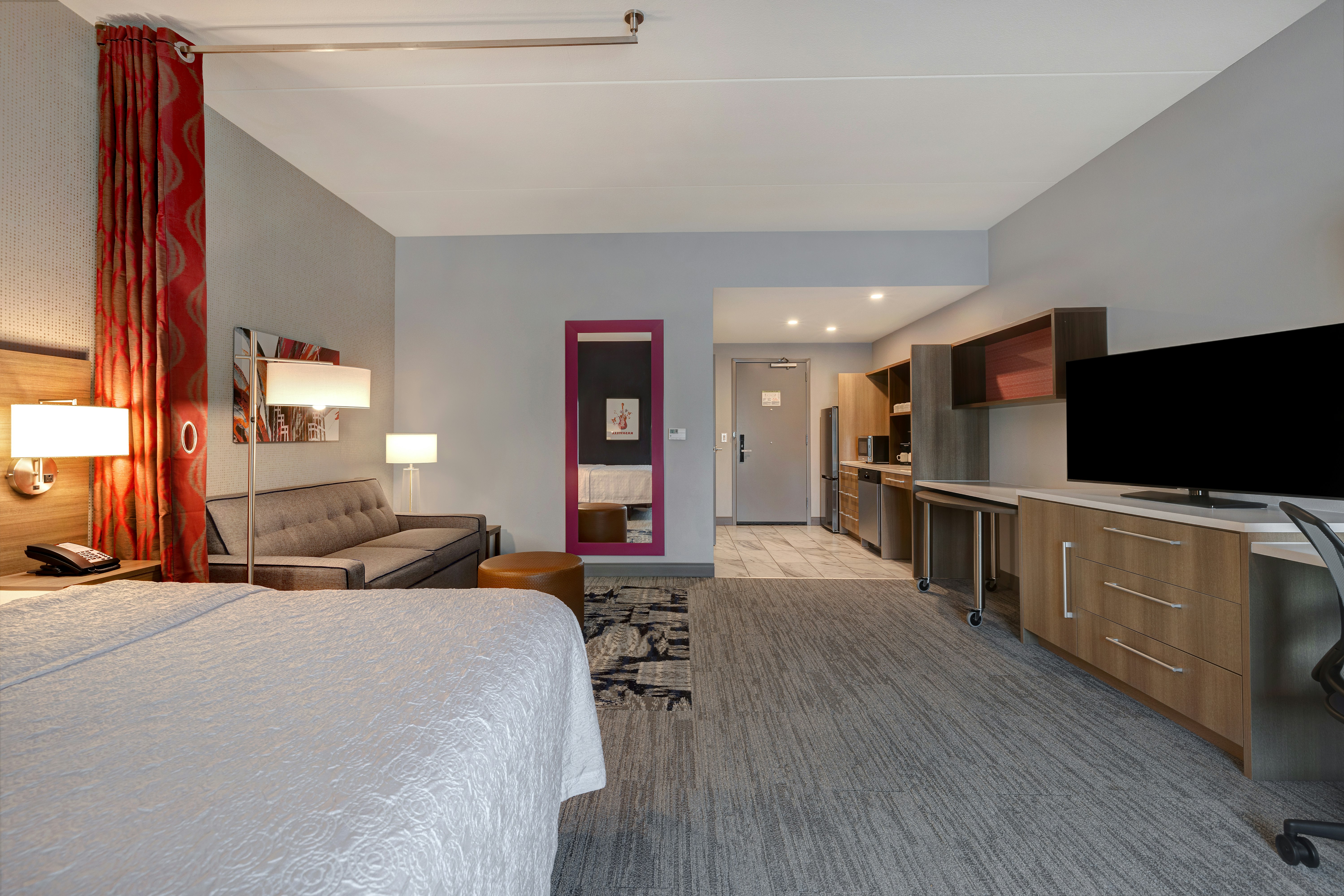 STUDIO, QUEEN BED, ACCESSIBLE