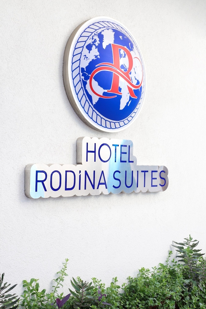 Rodina Suites 3/50
