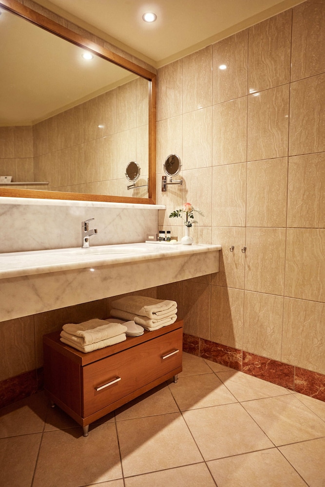 Giannoulis Santa Marina Plaza 50/50