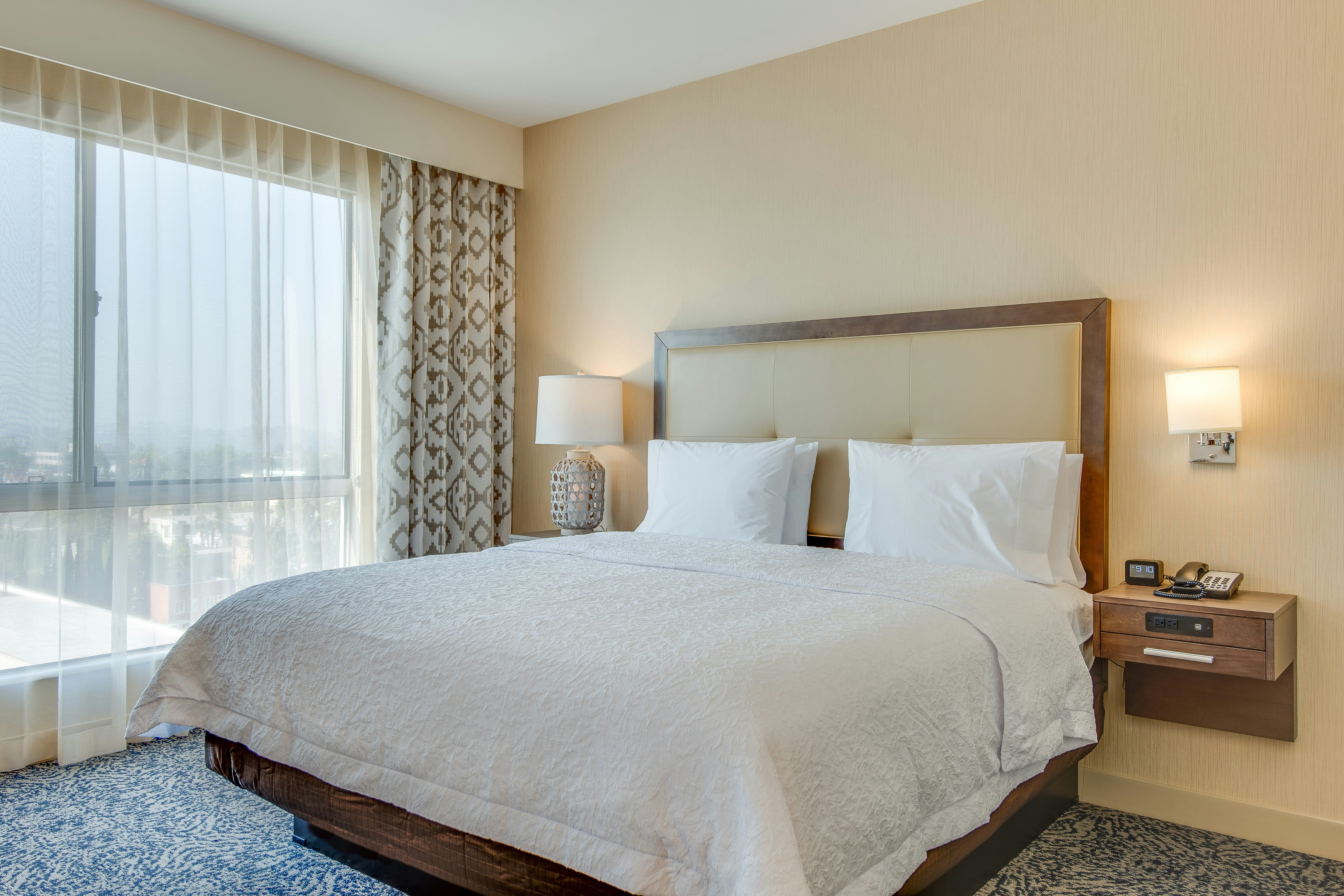 Hampton Inn And Suites Los Angeles Glendale 27/75