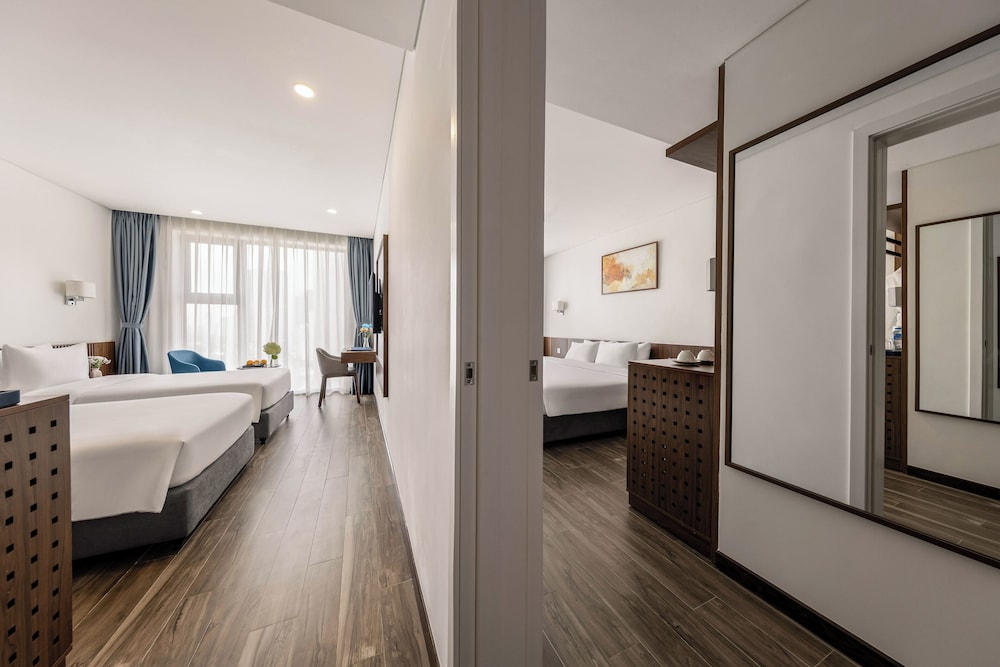 Mangata Beachfront Hotel 16/46