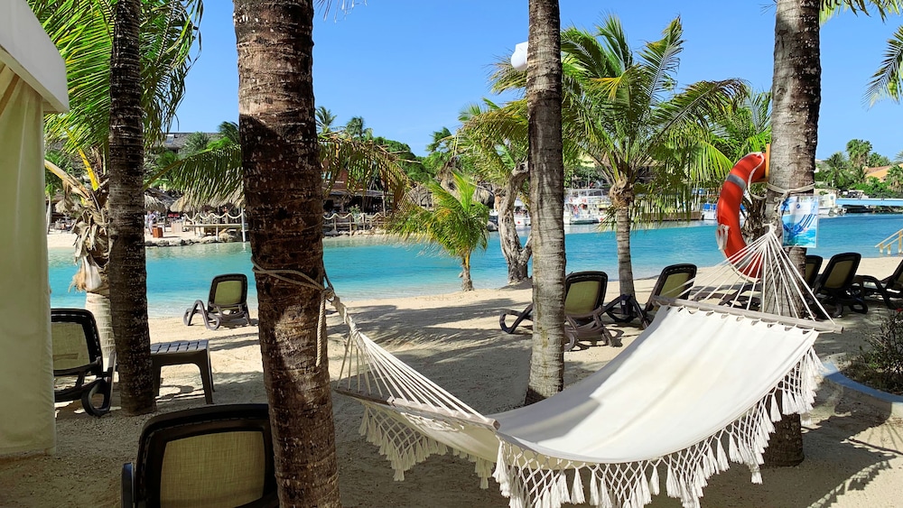 The Royal Sea Aquarium Resort 70/84