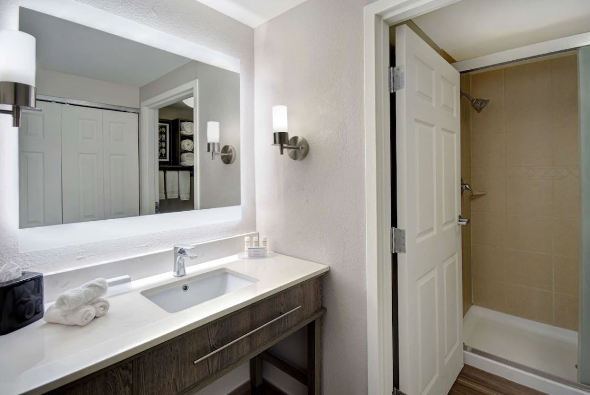 2 Bedrooms, Suite, 1 King or 2 Queen Beds, 2 Bathrooms