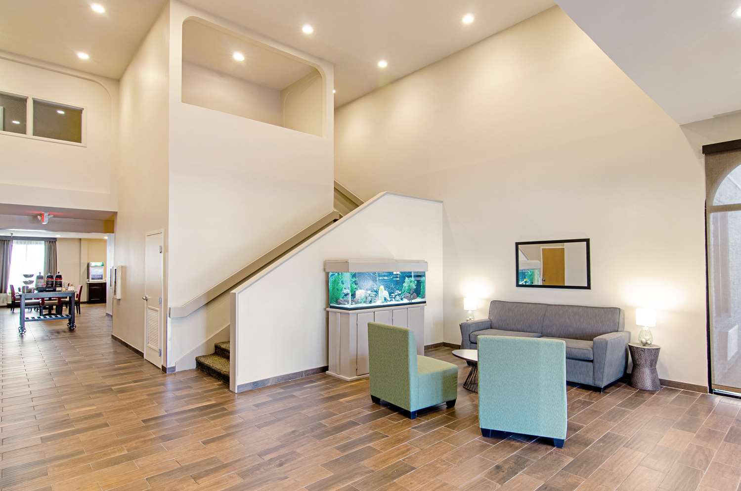 Quality Inn and Suites Near Tanger Outlet Mall 16/22