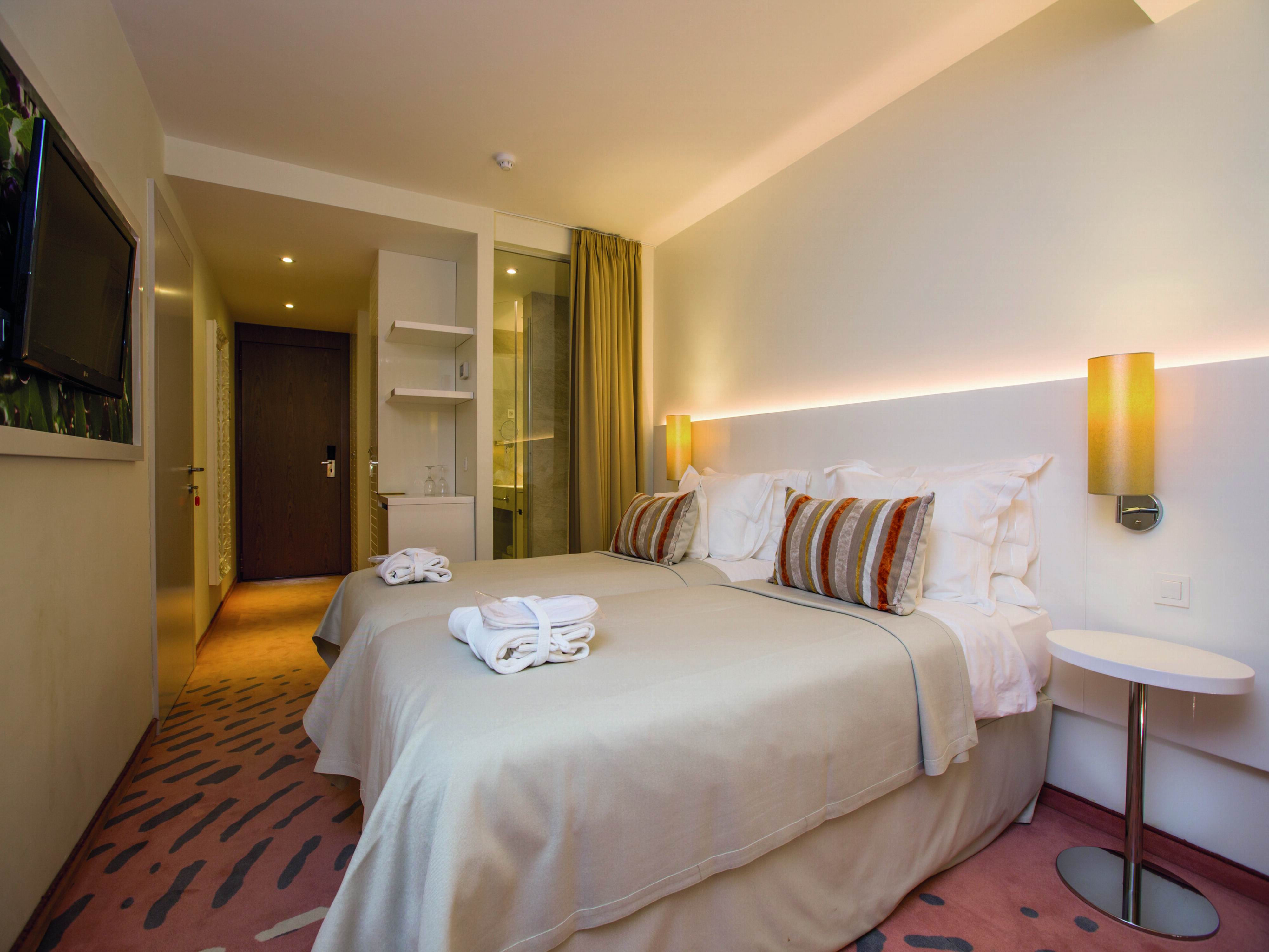 Connecting, 2 Rooms, Park or Courtyard View, French Balcony