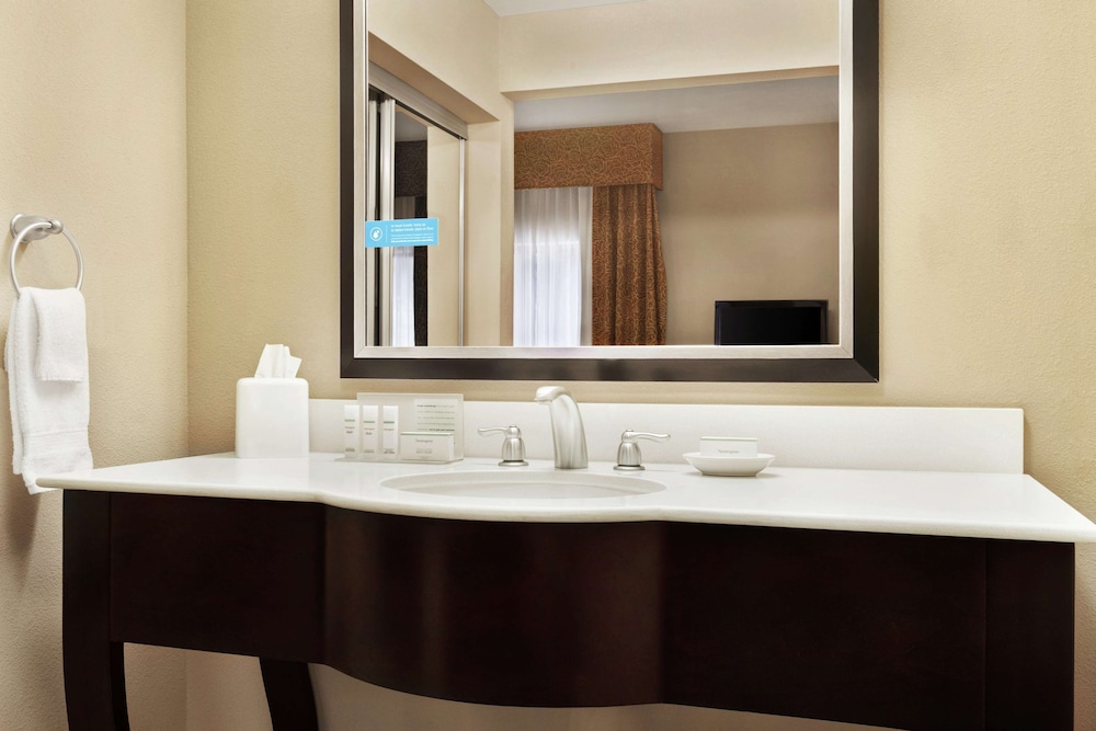 Hampton Inn Suites West Sacramento 61/62