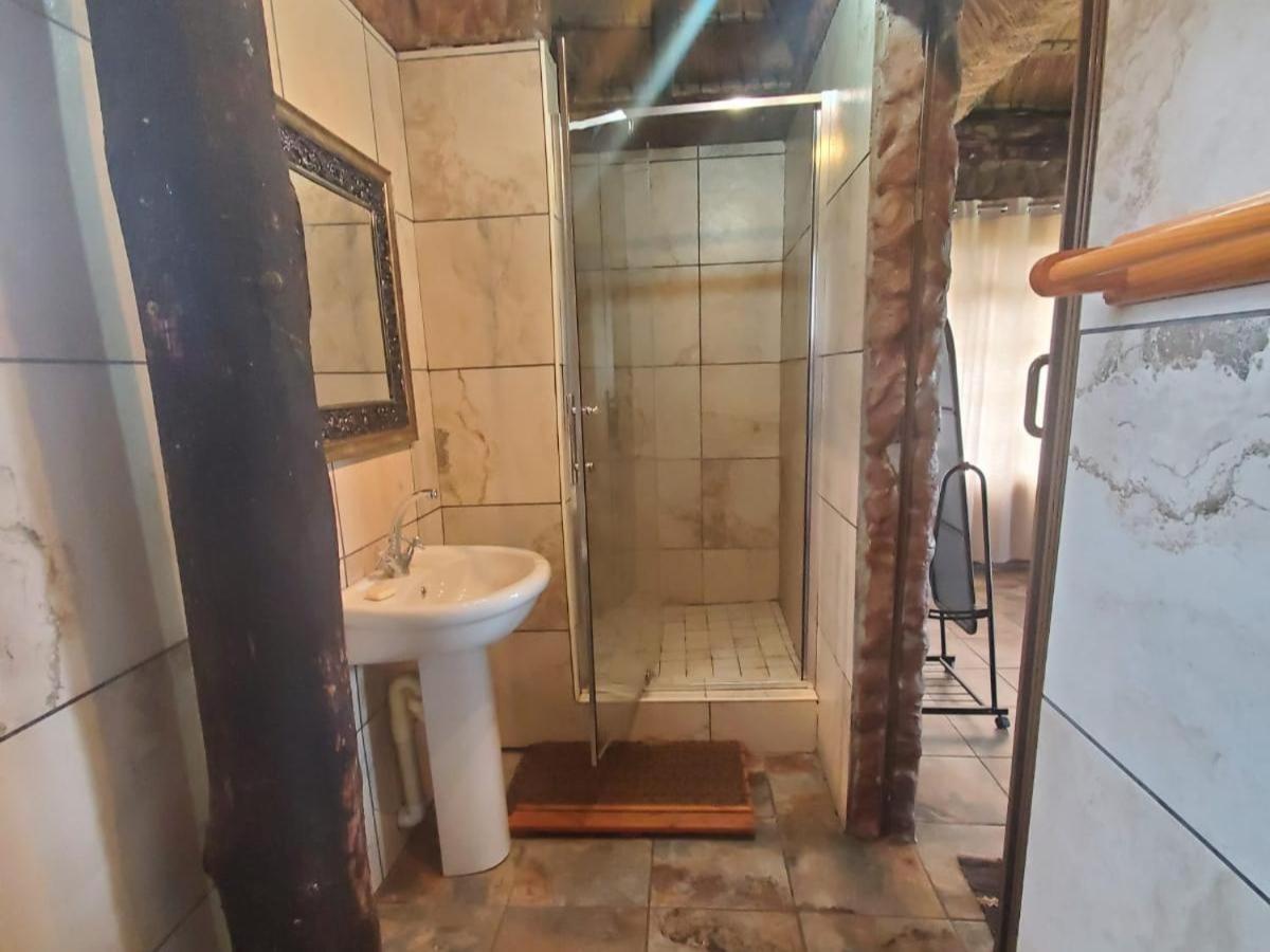 Linglela Lodge 20/37