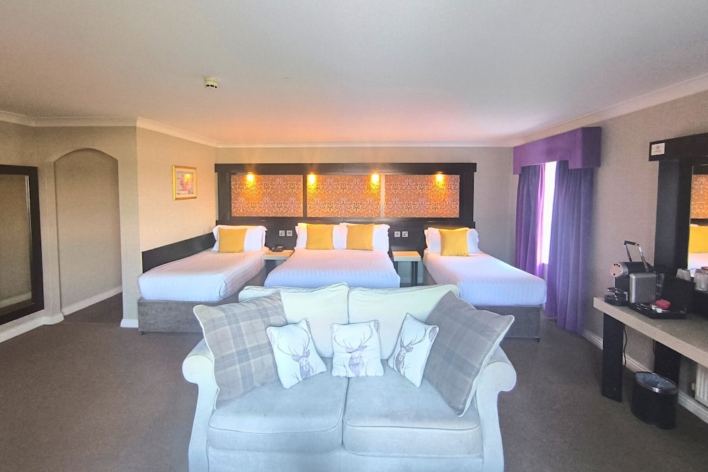 Family Suite, Deluxe, 1 Double and 3 Single Beds