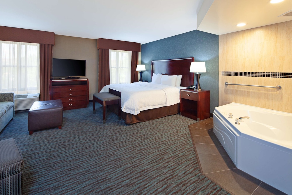 Hampton Inn Suites Agoura Hill 16/46