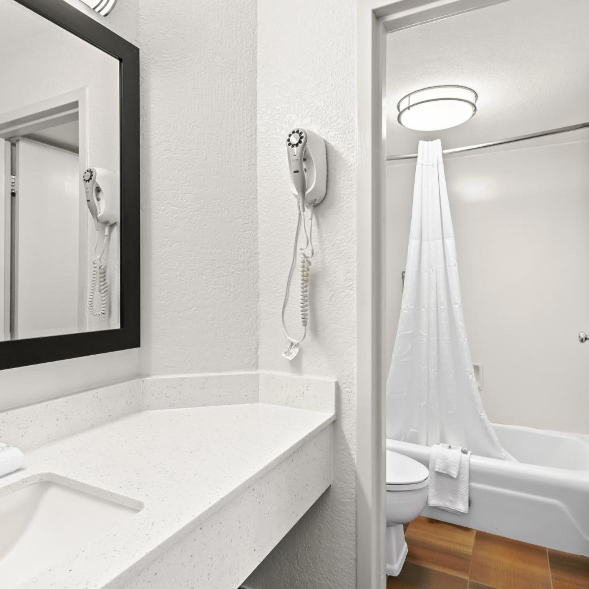 غرفة بسرير كوين بإطلالة على المسبح، Quality Inn Slidell I-10 6/6