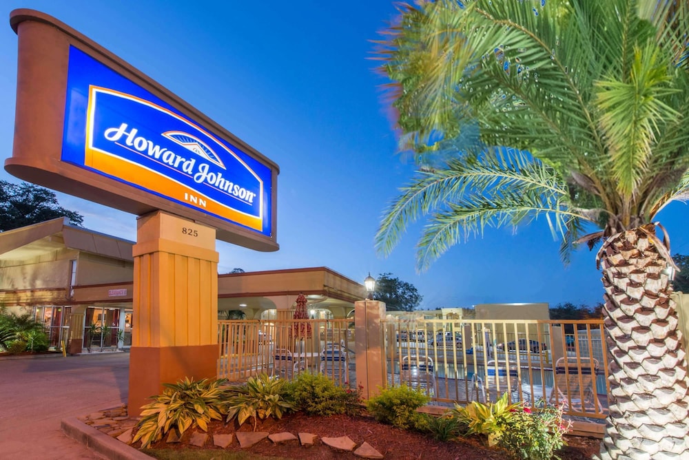 Howard Johnson by Wyndham Historic Lake Charles 5/44