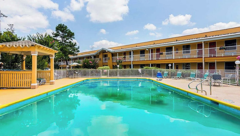 Rodeway Inn And Suites 9/48