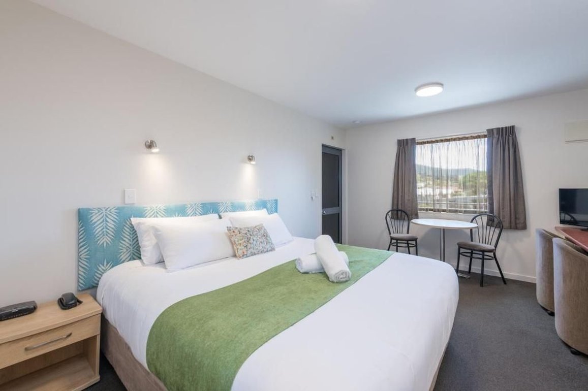 SUPERIOR, STUDIO, KING BED