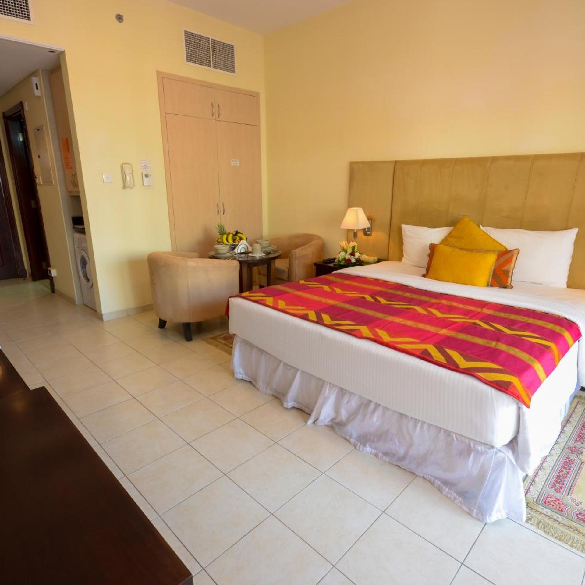 Room at Parkside Suites Discovery Gardens, DUBAI