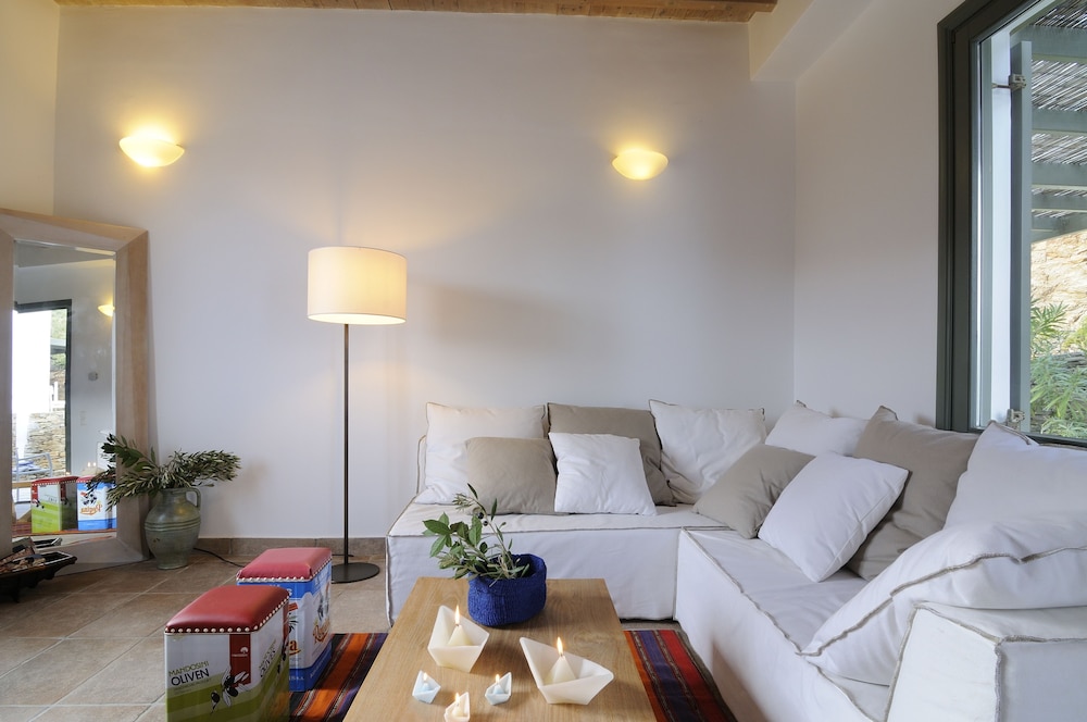 AEGEA BLUE CYCLADITIC RESORT(FOMERLY AEGEA BLUE VILLAS AND SUITES) 38/72