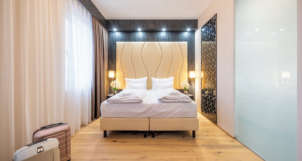 Premium, Convertible Double Bed