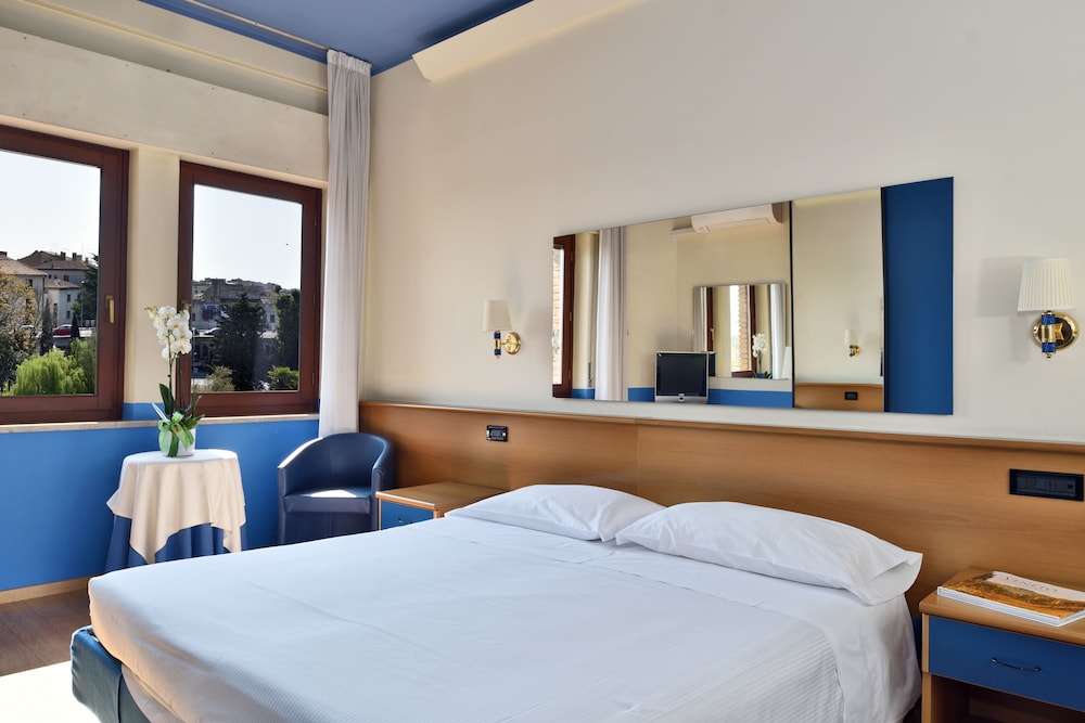 Hotel Carlton 15/62