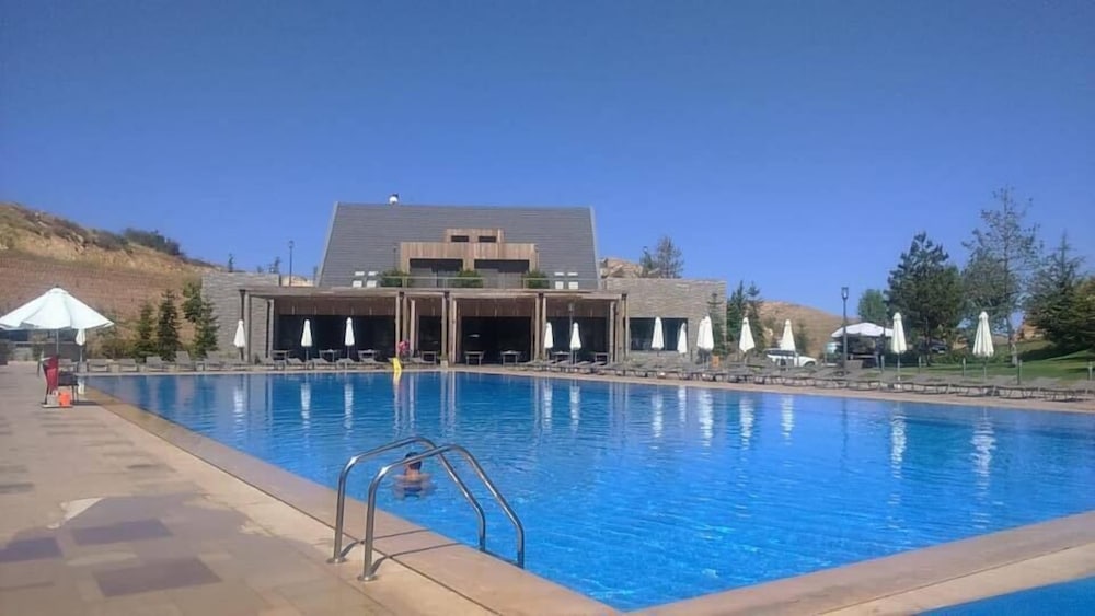 Le Grand Chalet – Zaarour Club in Mchaymcheh