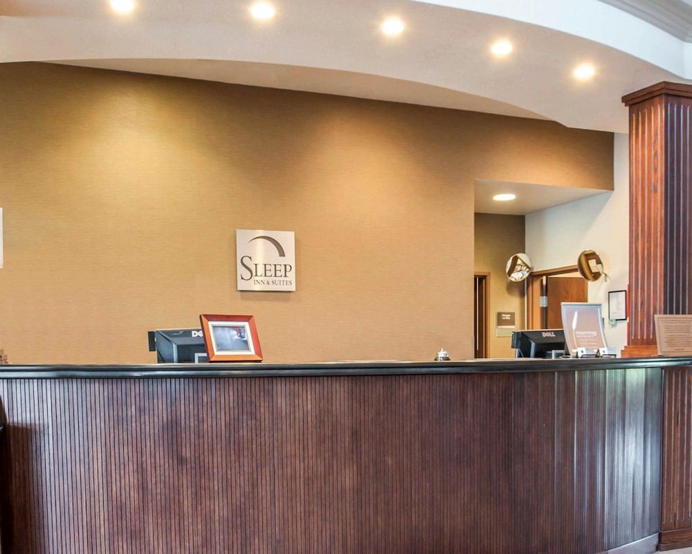 Sleep Inn Suites Lake of the Ozarks 10/52