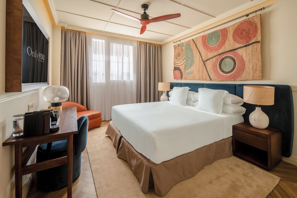 DELUXE, DOUBLE BED
