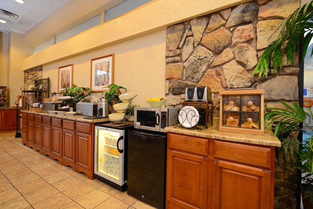 Best Western Plus Landing View Inn & Suites 44/51
