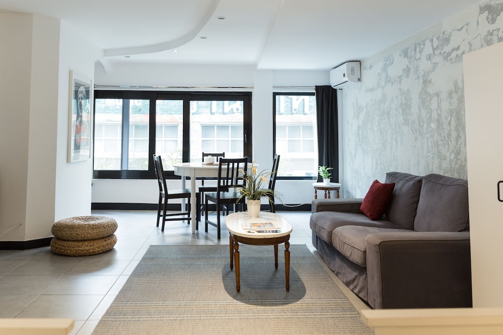 Concierge Athens I 33/50