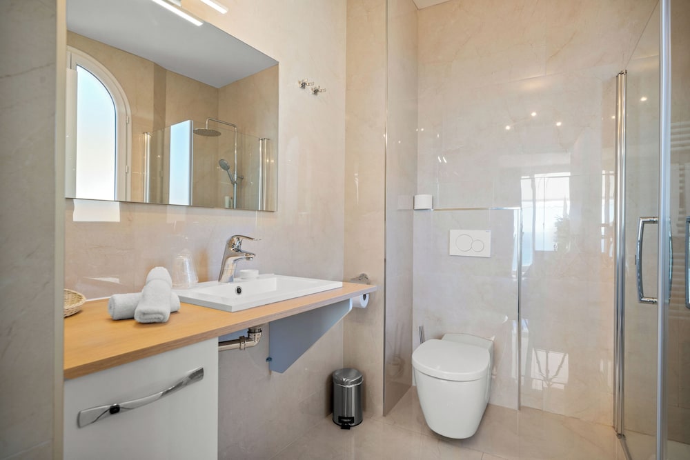 Hotel Le Roquebrune 46/50