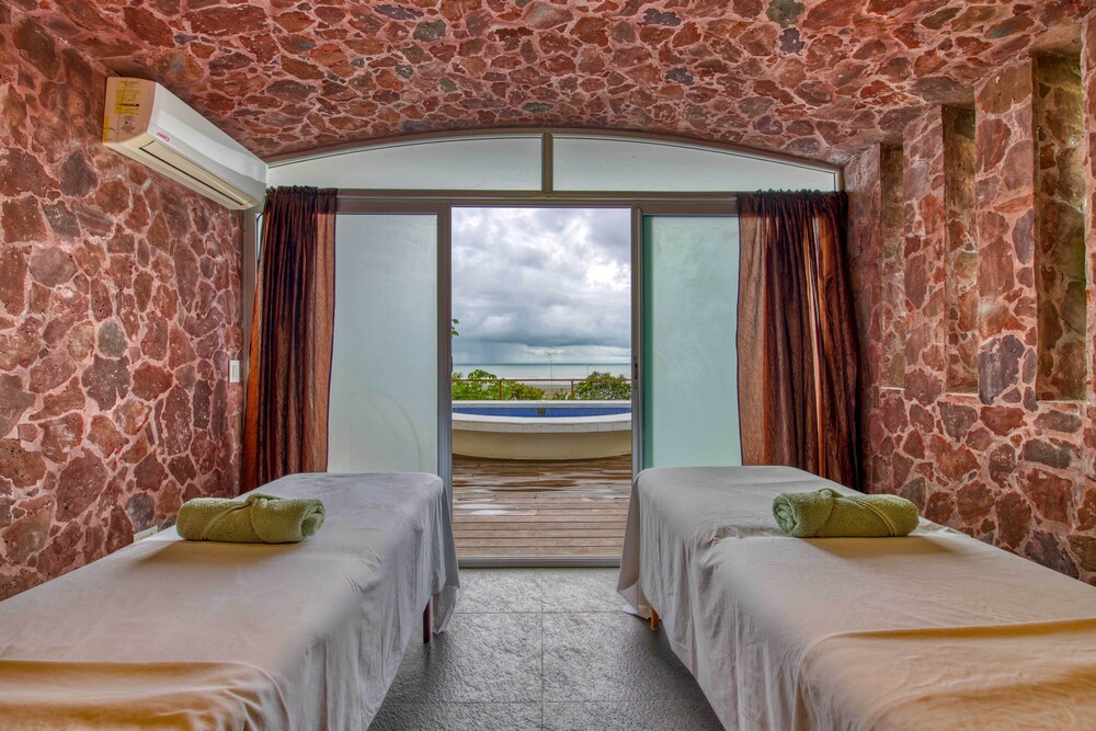 El Castillo - Adults Only 10/50