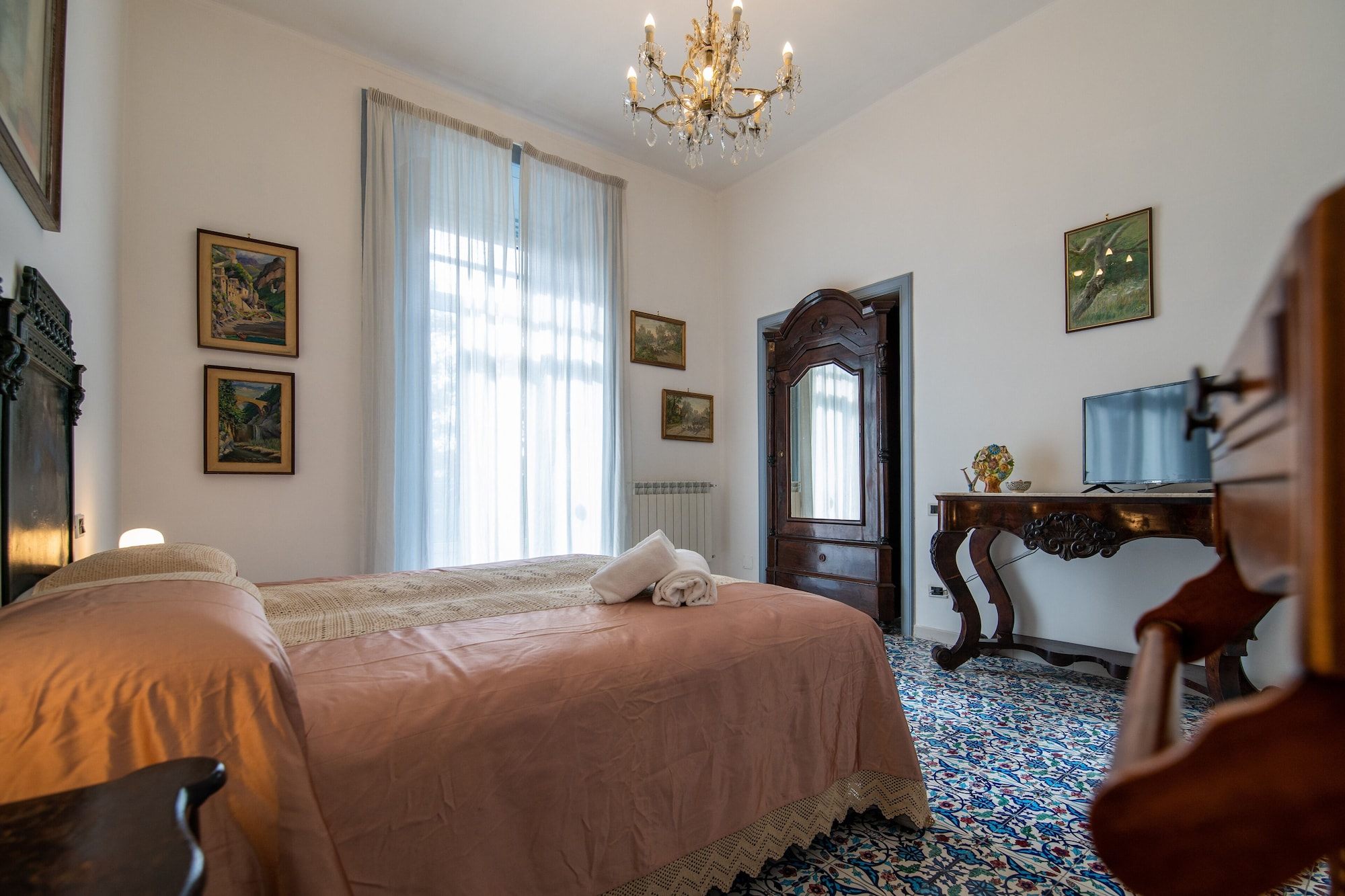 Traditional, Queen Bed, D' Angleterre 7/10