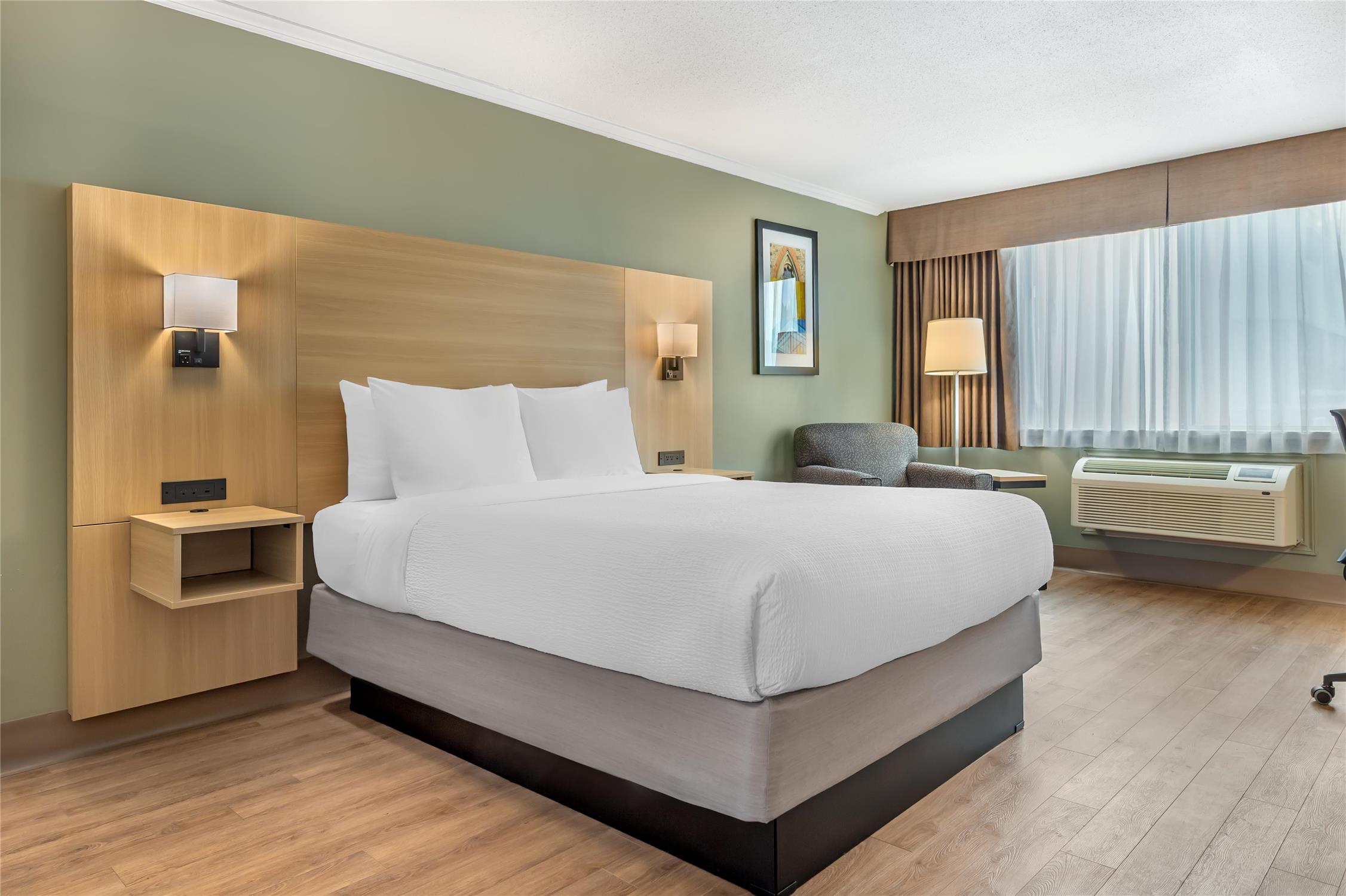غرفة بسرير كوين، Best Western Plus Ottawa City Centre 3/7