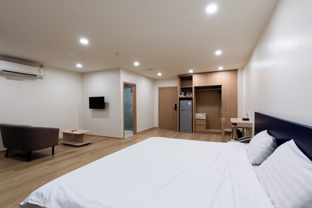 GRAND, DOUBLE BED