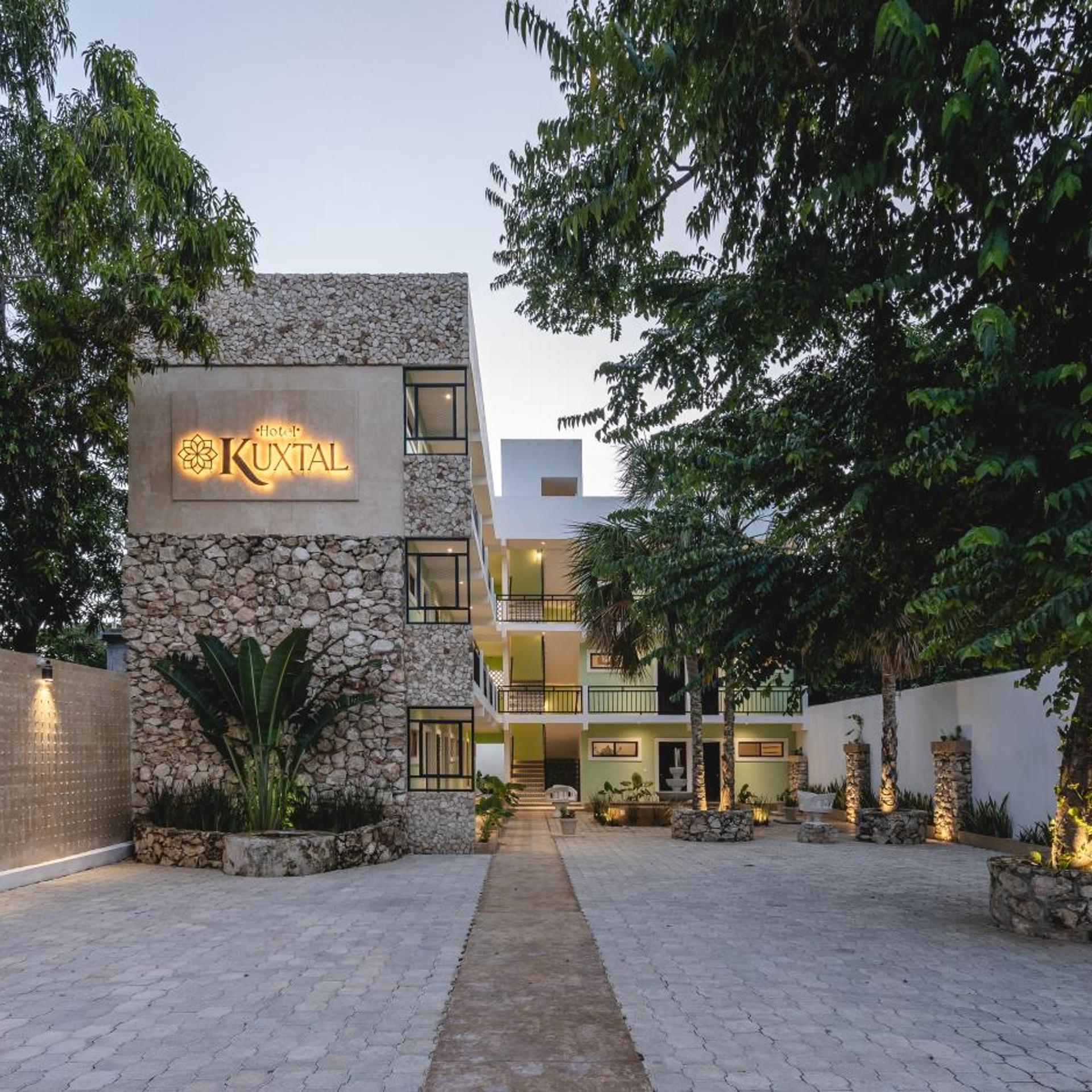 HOTEL KUXTAL 8/20