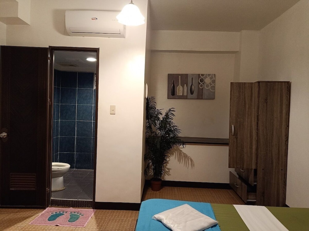 MB s Garden Inn 25/54