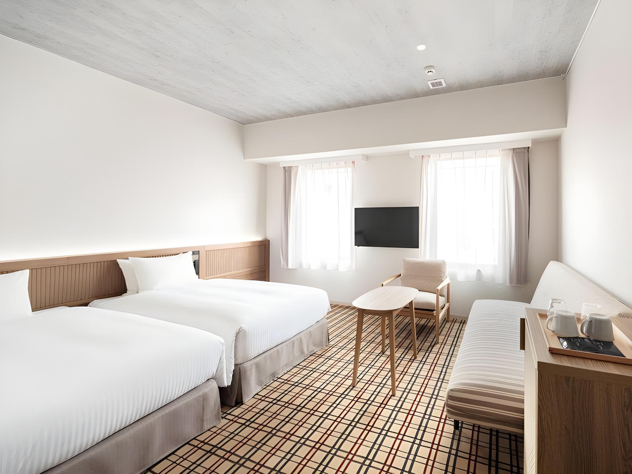 Universal, Twin Beds