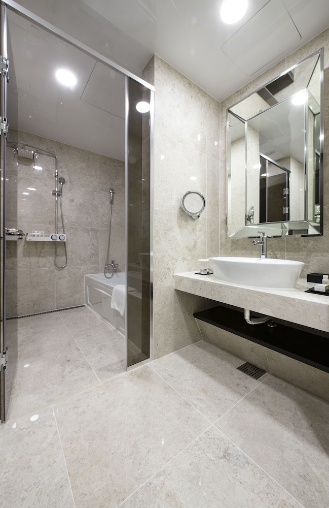 Ramada Suites by Wyndham Geoje 8/48