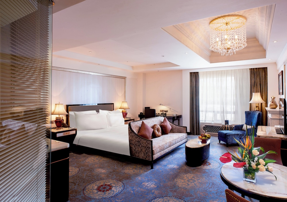 Premium, King Bed, Club Lounge Access