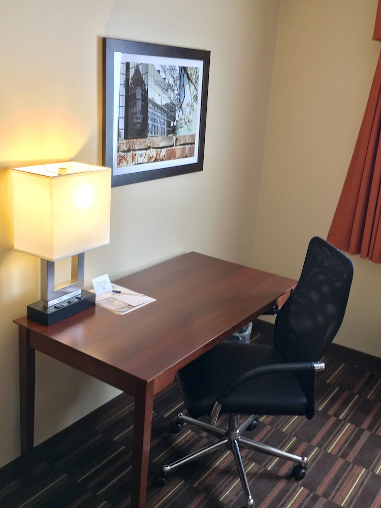 Best Western Falcon Plaza 33/38
