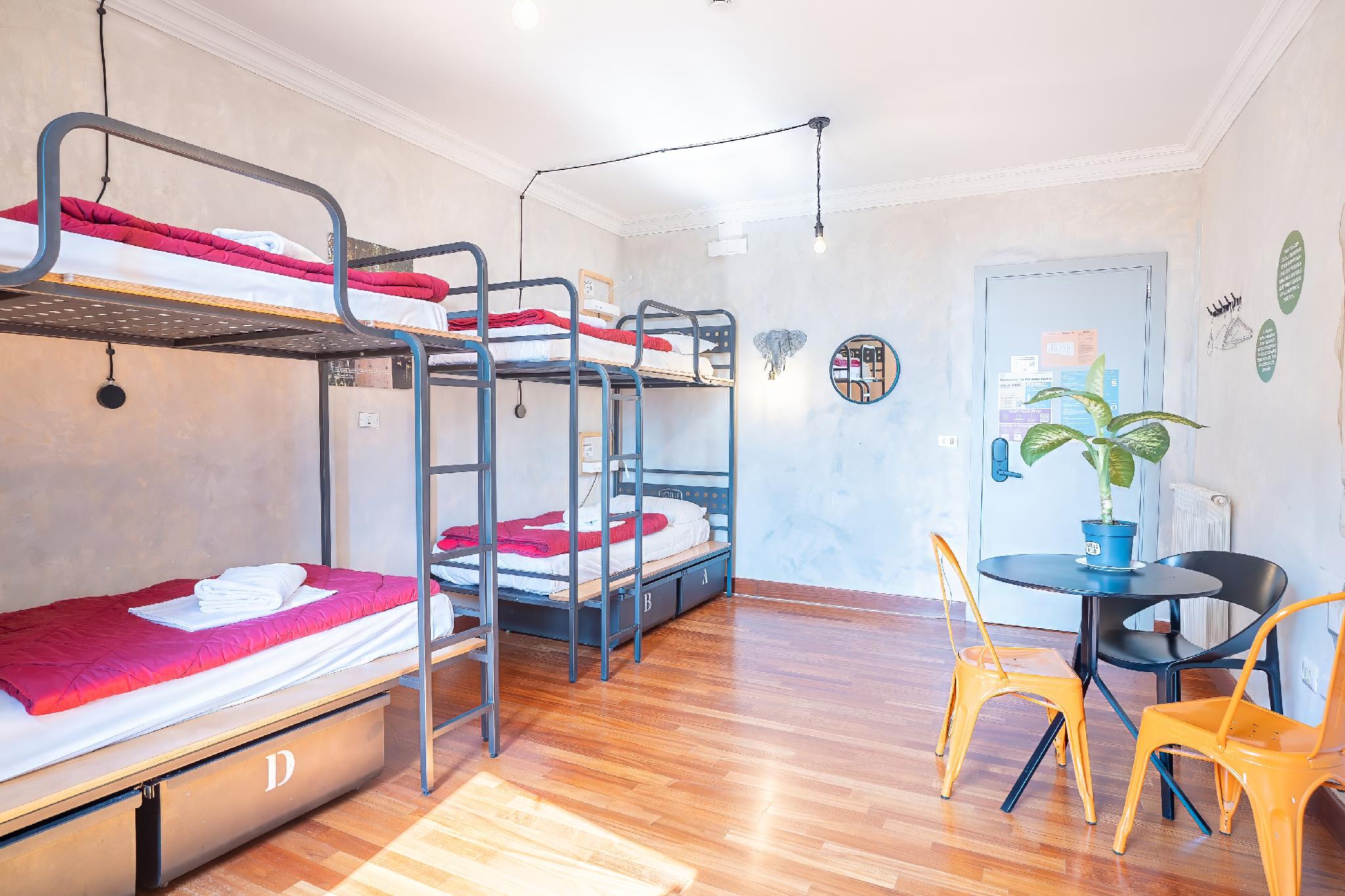 Room, Quadruple